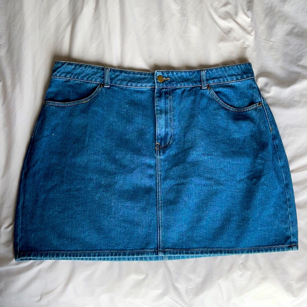 Blue medium wash Forever 21 denim mini skirt size 3X